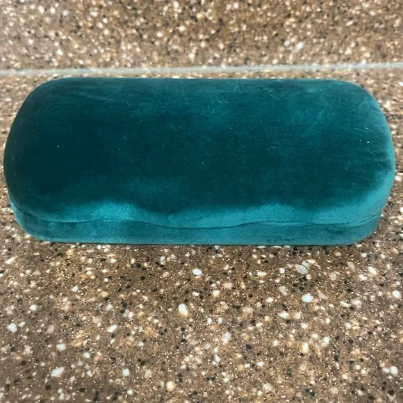 Gucci Black Sunglasses with Dark Lenses - Picture 5 of 5